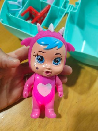 Bebe Llorón con accesorios. Tiene luz.