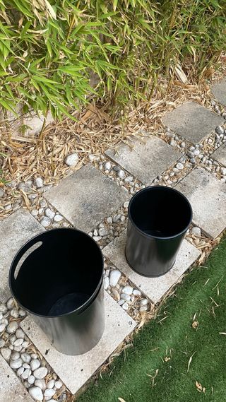 2 Papeleras Metálicas Negras