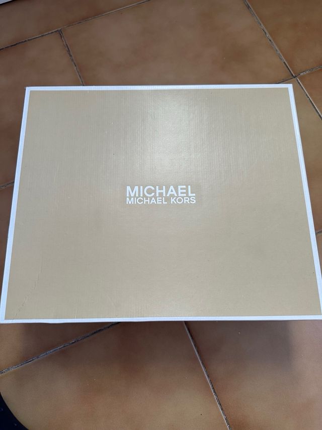 Zapatillas Michael Kors Blancas y Doradas