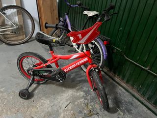 Bicicleta Ferrari con ruedines