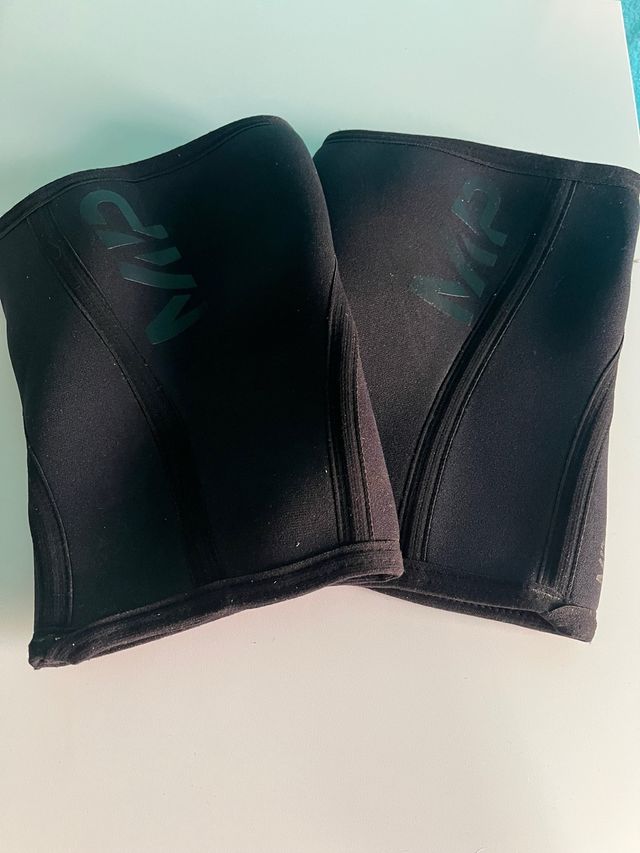 RODILLERAS Myprotein Negras