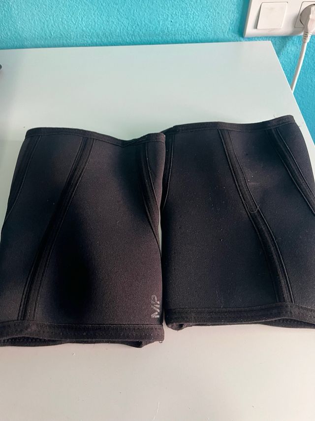 RODILLERAS Myprotein Negras