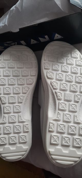 Zuecos de trabajo blancos