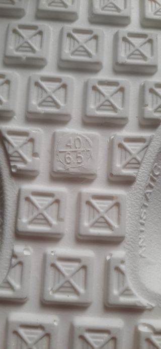 Zuecos de trabajo blancos