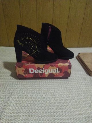 Botines Desigual Ante Negros