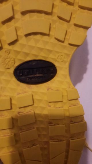 Zapatos de seguridad Diadora negros y amarillos