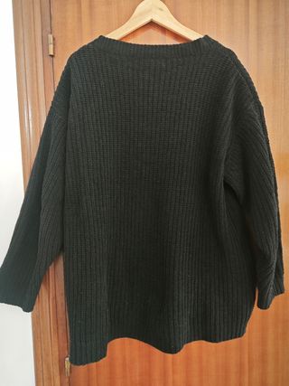 Jersey Bershka negro cuello pico talla M/L