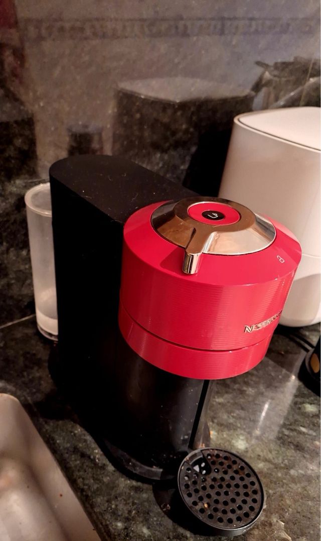 Cafetera Nespresso Vertuo Roja