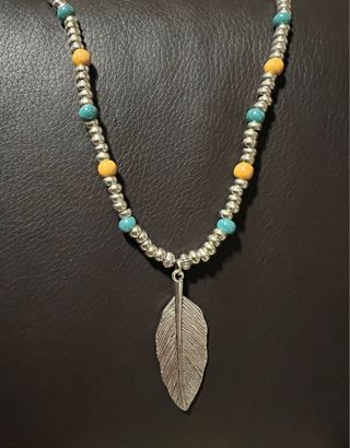 Collar pluma estilo Uno de 50