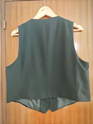 Chaleco Zara sin estrenar negro corto ajustado Tal