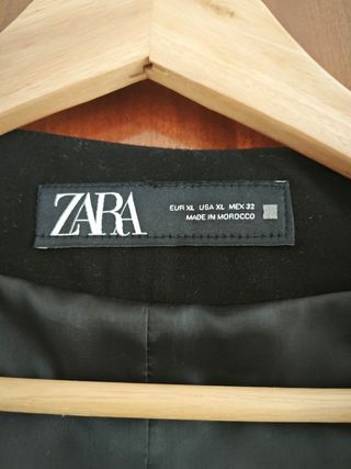 Chaleco Zara sin estrenar negro corto ajustado Tal