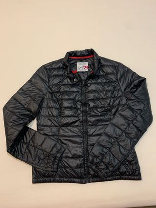 Cazadora negra acolchada Stradivarius