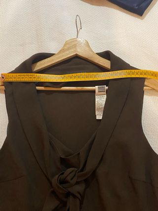 Blusa Zara sin mangas color marrón
