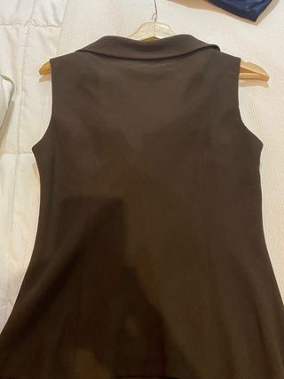 Blusa Zara sin mangas color marrón