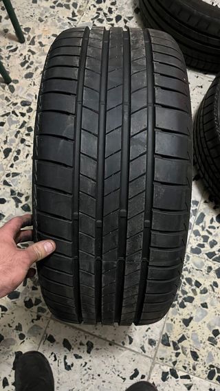 Neumático Bridgestone 225/40/18 92Y
T005