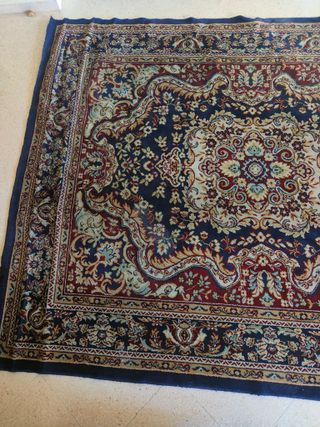 Alfombra de diseño floral azul y rojo