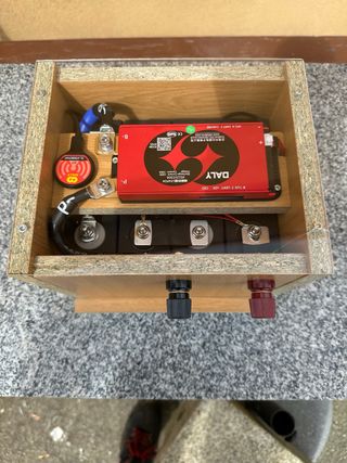 Batería LiFePO4 DALY 12V 150A para Camper