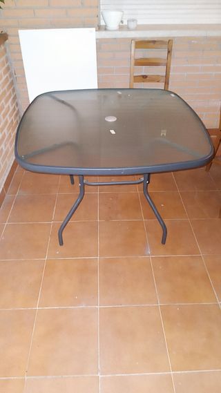 Mesa de cristal para exterior