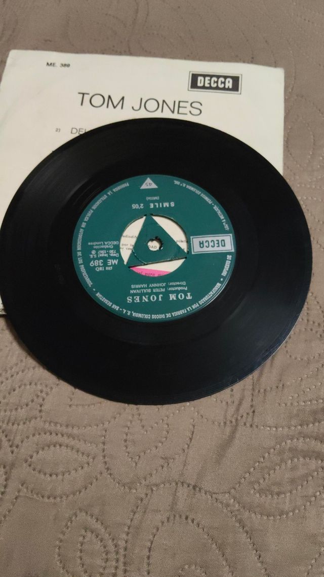Tom Jones - Delilah / Smile Single