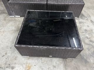 sillon y mesa cristal de resina para exterior