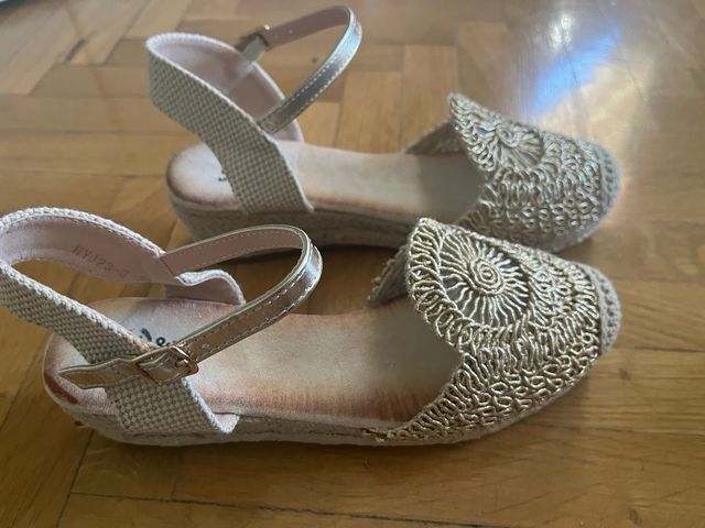 Sandalias doradas Moda Shoes