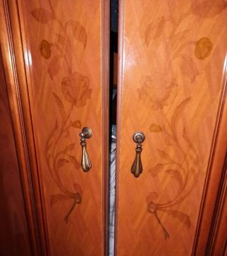 Armadio in laminato marrone