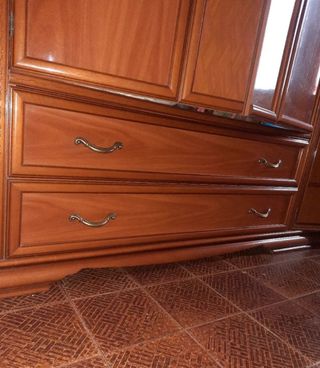 Armadio in laminato marrone