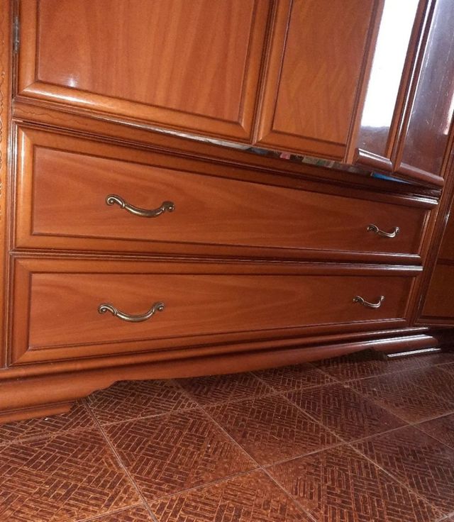 Armadio in laminato marrone