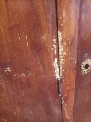 Armario antiguo de madera vintage. 3 puertas