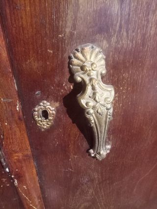 Armario antiguo de madera vintage. 3 puertas