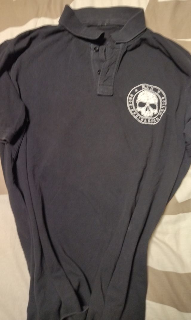Polo Negro con Calavera