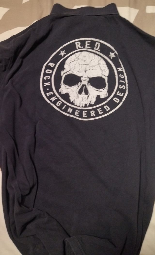 Polo Negro con Calavera