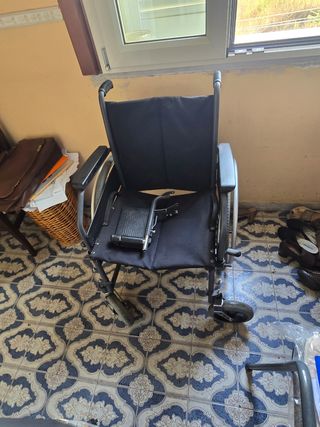 Sedia a rotelle semi nuova pochissimo usata