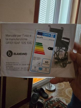 Sedia a rotelle semi nuova pochissimo usata