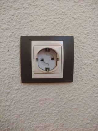 Iterruptores, enchufes, TV y sus embellecedores