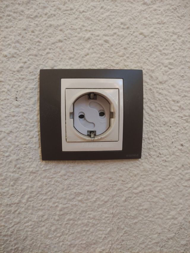 Iterruptores, enchufes, TV y sus embellecedores