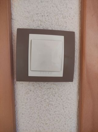 Iterruptores, enchufes, TV y sus embellecedores