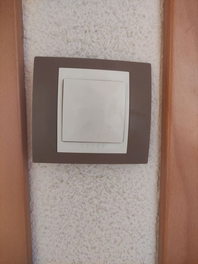 Iterruptores, enchufes, TV y sus embellecedores