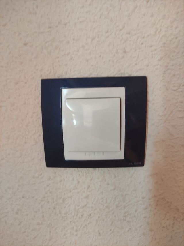 Iterruptores, enchufes, TV y sus embellecedores