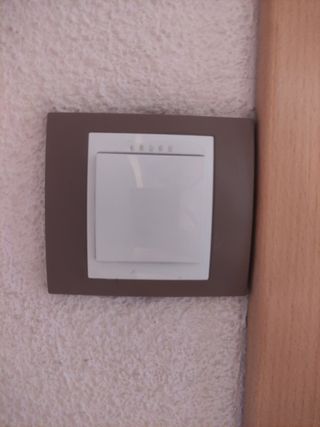 Iterruptores, enchufes, TV y sus embellecedores