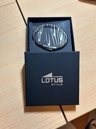 Pulsera Lotus Cuero Marrón y Cierre Plateado