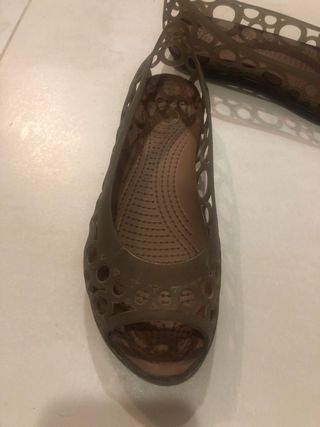 Sandalias Crocs Marrones