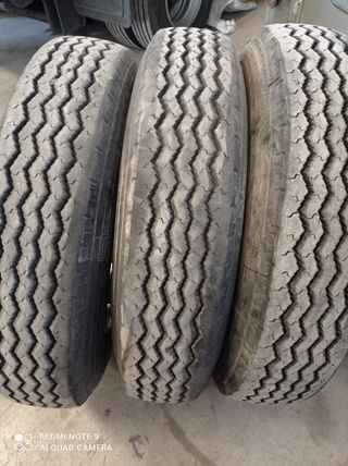 Neumáticos 9R 22.5 con llanta