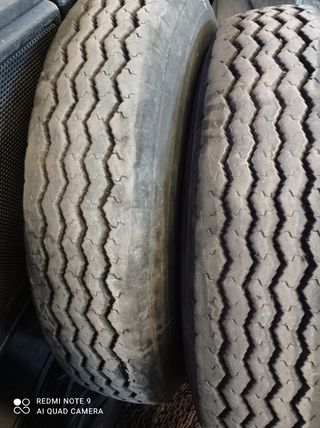 Neumáticos 9R 22.5 con llanta