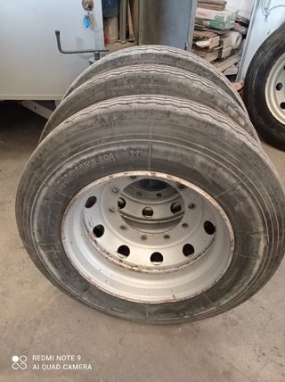 Neumáticos 9R 22.5 con llanta