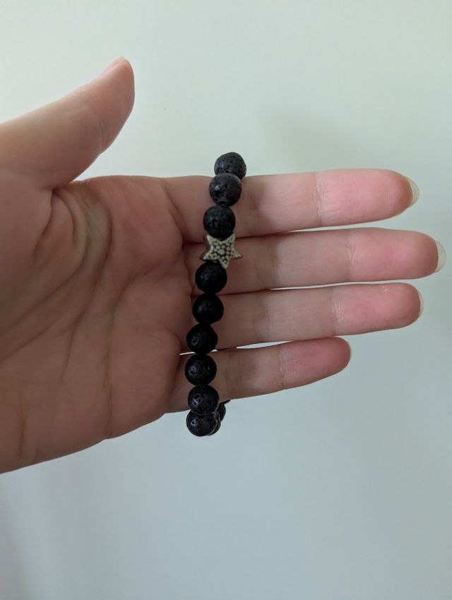 Braccialetto pietre nere con ciondolo stella