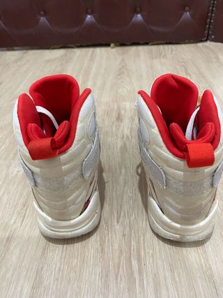 Jordan 8 SoleFly Edición Limitada Beige Rojo