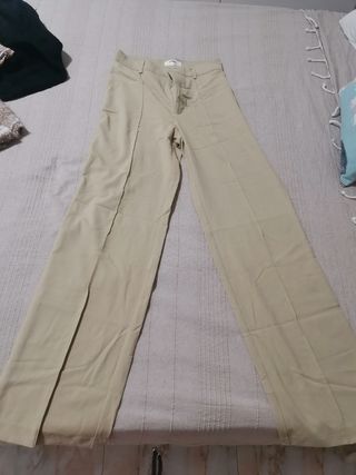 Pantalón de vestir beige con pinzas