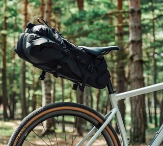 Arnés Sillin + Bolsa Estanca Bikepacking 14L