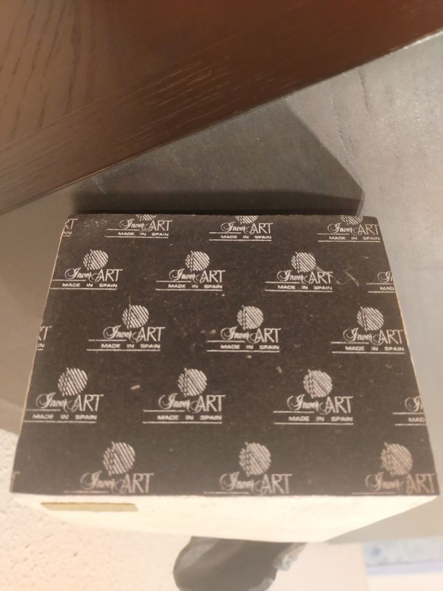 Escultura de bronce de pareja Miró